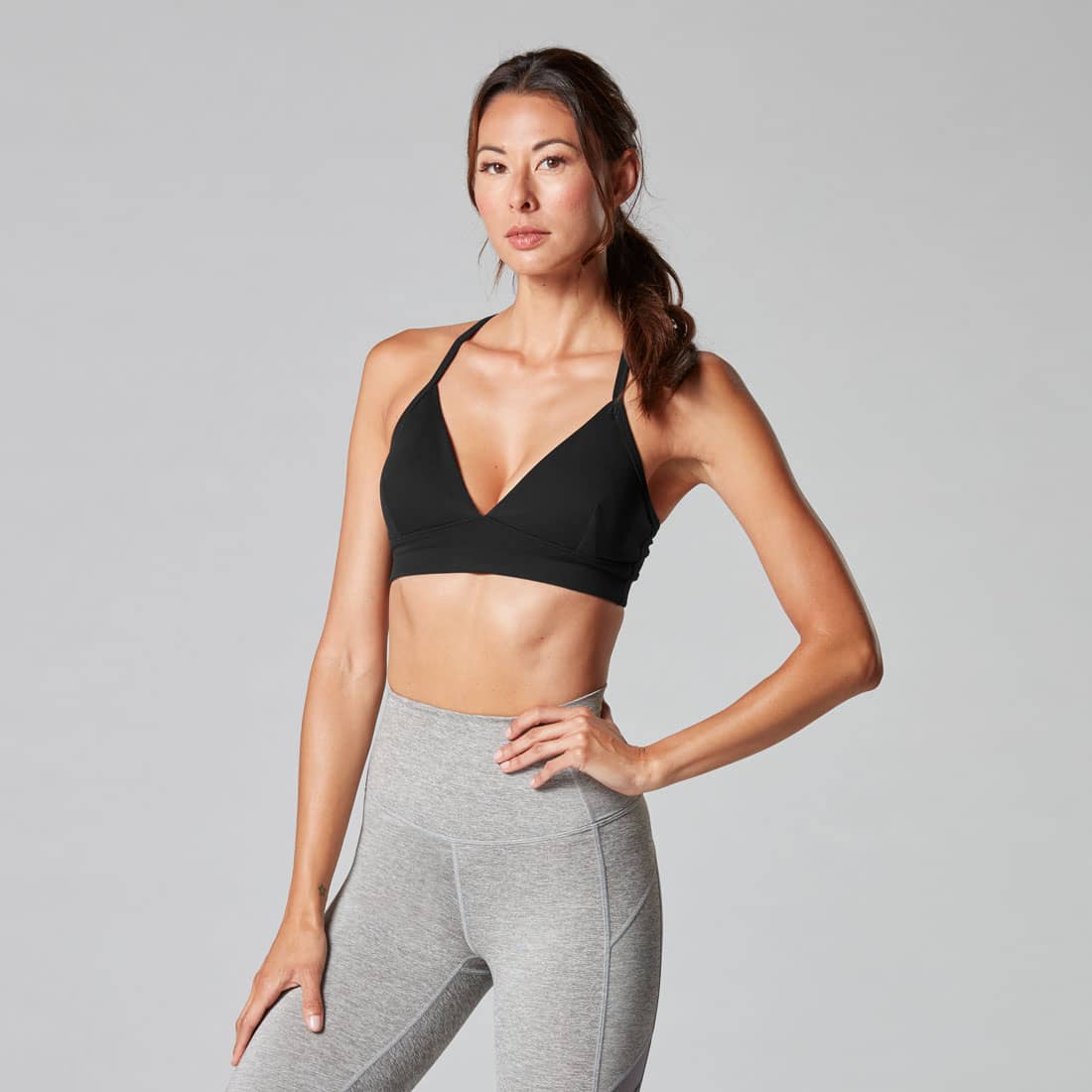 Sport BH 'studio' van Tavi Noir shop je op Yoga-Pilatesshop!