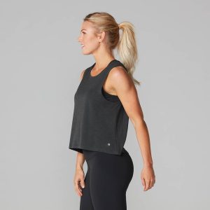 Dit is dé basic high low tanktop die echt een toevoeging is aan je kledingkast! Bekijk hem nu op Yoga-Pilatesshop.nl