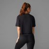 Crop tee van Tavi Noir kan je nu kopen in onze webshop bekijk hem snel op Yoga-Pilatesshop.nl Crop tee van Tavi Noir kan je nu kopen in onze webshop bekijk hem snel op Yoga-Pilatesshop.nl