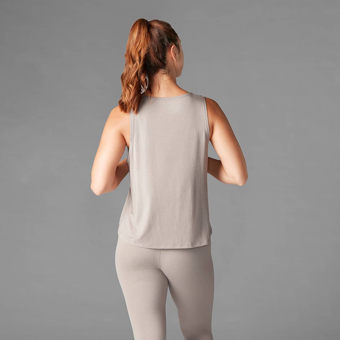 Tavi Noir tank top te koop bij Yoga-Pilatesshop.nl Tavi Noir tank top te koop bij Yoga-Pilatesshop.nl