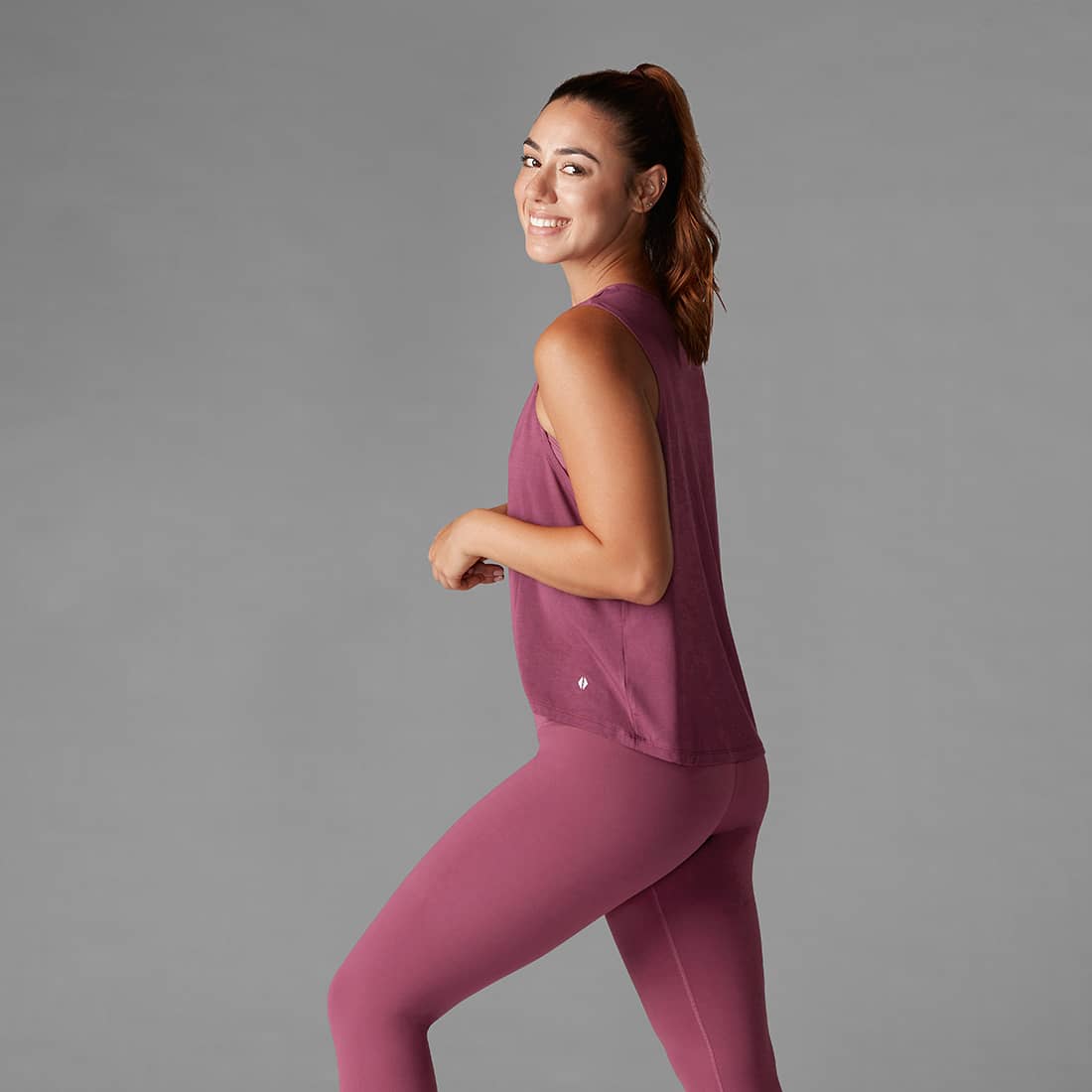 high low tanktop garnet nu verkrijgbaar bij Yoga-Pilatesshop.nl high low tanktop garnet nu verkrijgbaar bij Yoga-Pilatesshop.nl