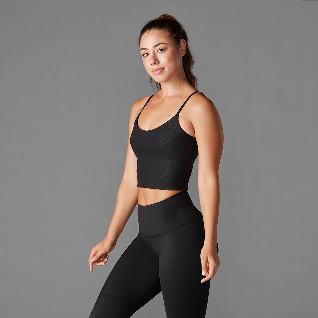 Deze Cami Sport BH van Tavi Noir nu snel, veilig en voordelig beschikbaar bij Yoga-Pilatesshop!