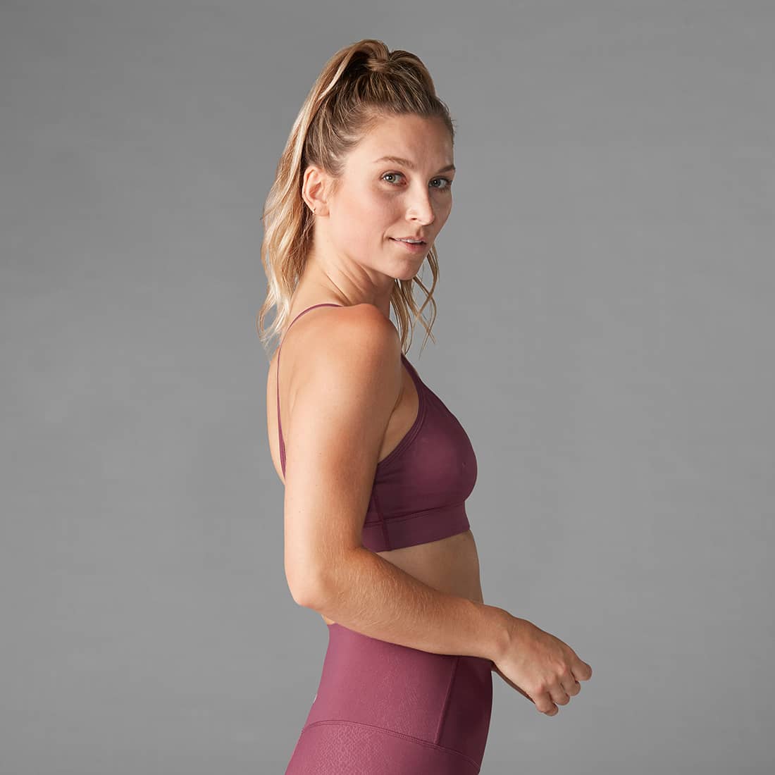 Deze elegante Sport BH Tavi Noir 'Studio' is nu te koop bij Yoga-Pilatesshop.nl Deze elegante Sport BH Tavi Noir 'Studio' is nu te koop bij Yoga-Pilatesshop.nl