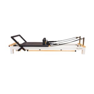 C8s Reformer met haakjes voor een Gondola pole, nu bij yoga-pilatesshop