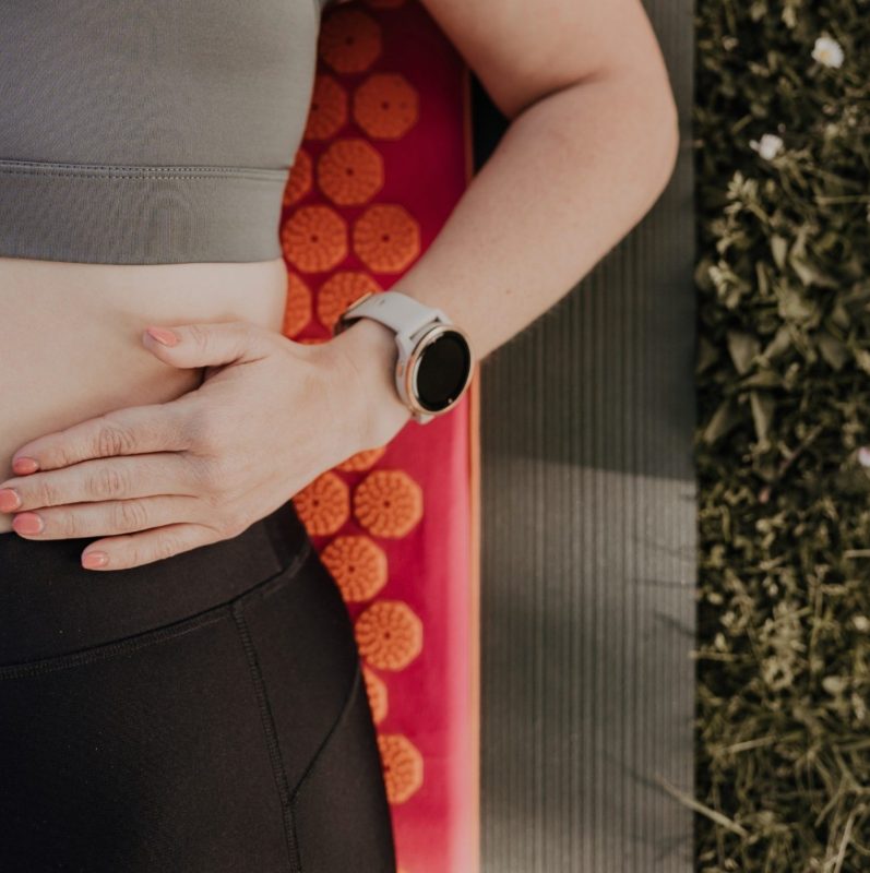 spijkermatten flowee verkrijgbaar in grijs-wit