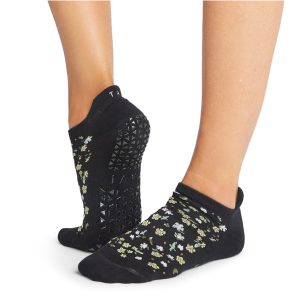 De Gebloemde Antislip sokken Savvy Ebony Flourish van Tavi Noir zijn nu te koop op Yoga-Pilatesshop
