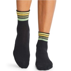 De Gestreepte Antislip Sokken Aria Ebony Vibe van Tavi Noir zijn nu te koop op Yoga-Pilatesshop