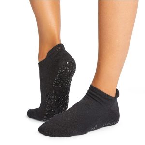 De zwart glitter Antislip Sokken Savvy Embers van Tavi Noir zijn nu te koop op Yoga-Pilatesshop!